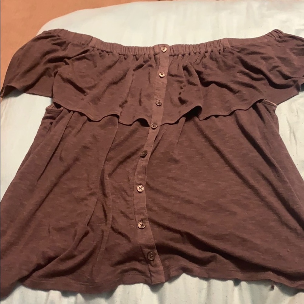 Large American Eagle off the shoulder top